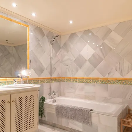 Apartment Monte Halcones L *